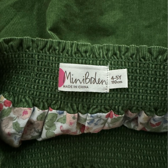 Like new mini Boden corduroy ruffle skirt. Size 4-5 - Picture 3 of 4